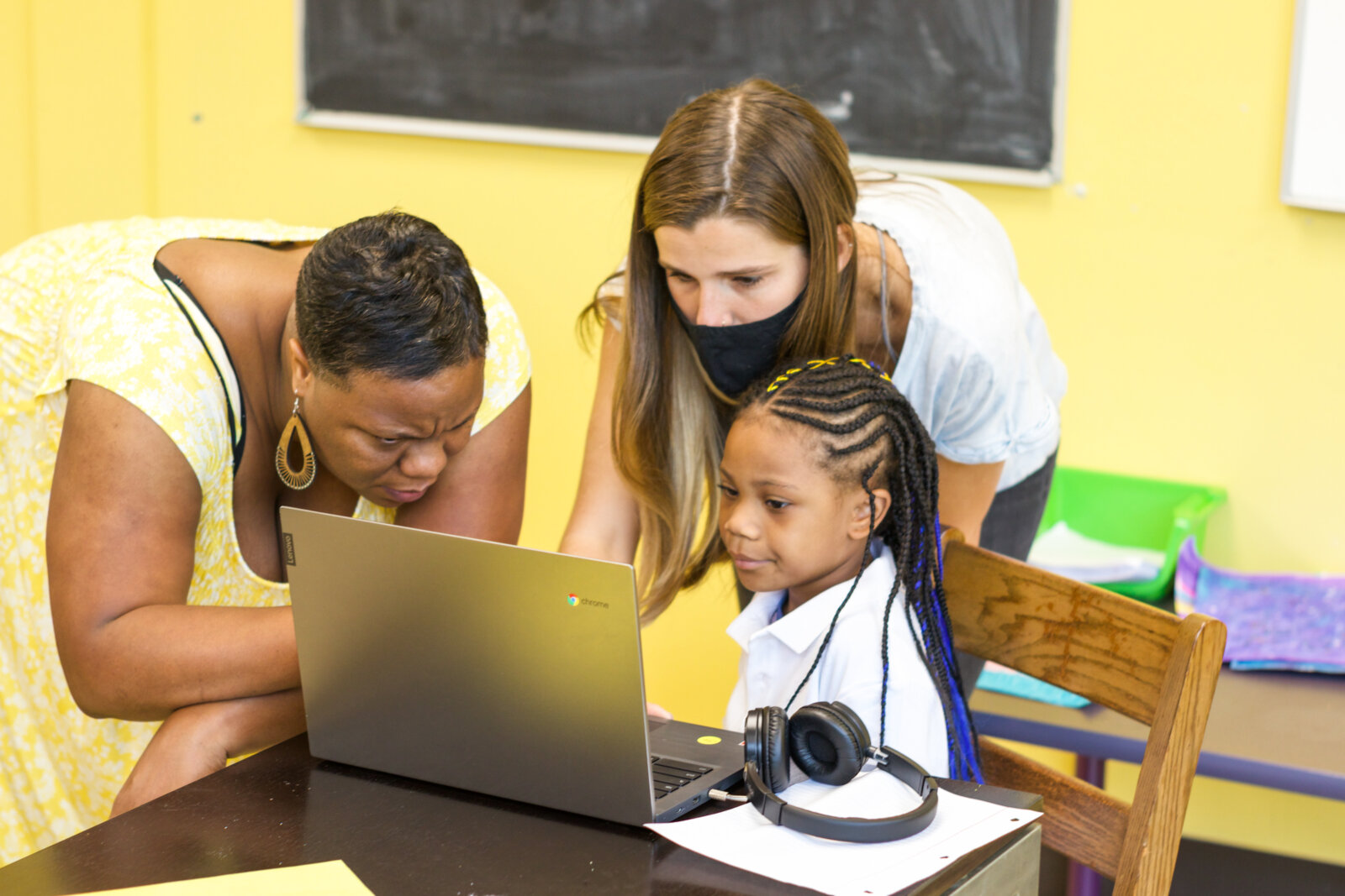 two RATL facilitators helping a virtual learner at Atlanta Mission