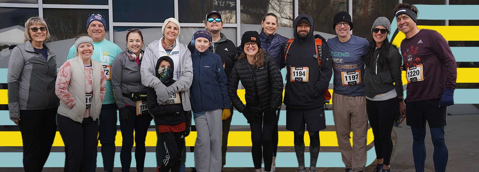 Group of runners posing for the camera smiling